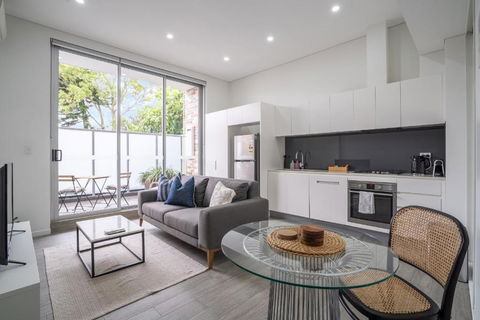 Modern 1-Bedroom Retreat - Accommodation in Surfers Paradise 0
