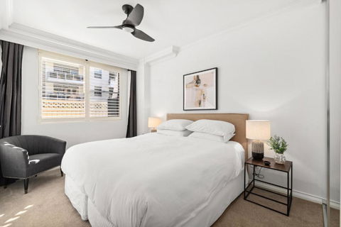 Modern 2-Bed With Pools, Gym, Tennis Court & Sauna - Accommodation in Surfers Paradise 2