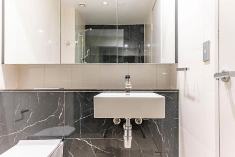 Modern 2B With Loft Bed Parking Central Mascot - Accommodation in Surfers Paradise 1