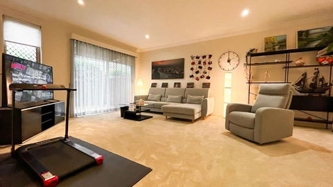Modern 3BD Townhouse In Marsfield - Accommodation in Surfers Paradise 0