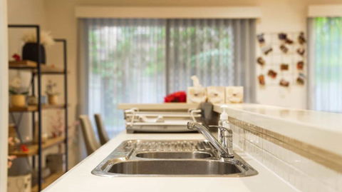 Modern 3BD Townhouse In Marsfield - Accommodation in Surfers Paradise 3