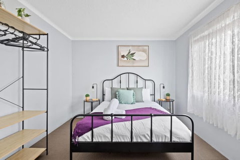 Modern Private Double Room - Central Spot At Liverpool - Shared Bathroom - Accommodation in Surfers Paradise 0