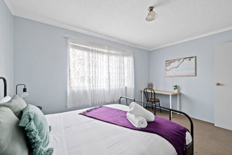Modern Private Double Room - Central Spot At Liverpool - Shared Bathroom - Accommodation in Surfers Paradise 1