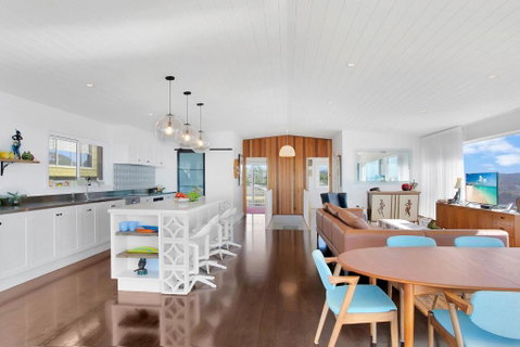 Monash Beach House - Oceanfront - Accommodation in Surfers Paradise 1