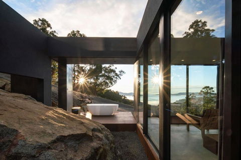 Mountain Top Snug, Studio Itas - Accommodation in Surfers Paradise 1