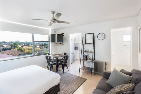 Mosman Bay Magic - Harbourview Studio With Rooftop - Accommodation in Surfers Paradise 0