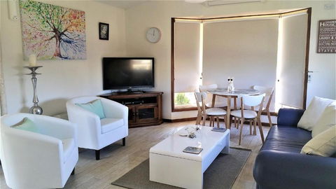 Must Love Dogs B&B & Self Contained Cottage - Accommodation in Surfers Paradise 3