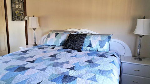 Must Love Dogs B&B & Self Contained Cottage - Accommodation in Surfers Paradise 1
