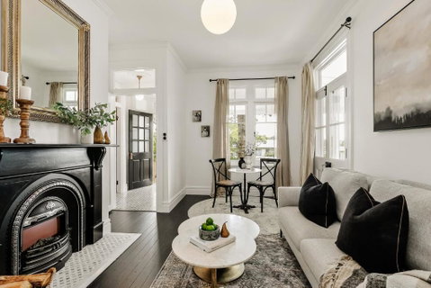 Narraweema Guesthouse - Historic Luxury BnB Retreat - Accommodation in Surfers Paradise 0