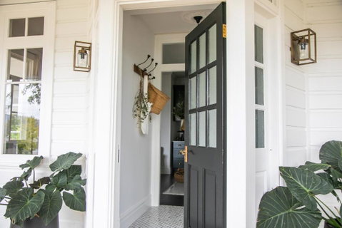 Narraweema Guesthouse - Historic Luxury BnB Retreat - Accommodation in Surfers Paradise 2