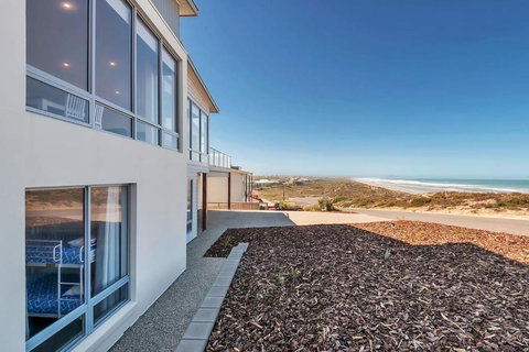 Nauticus - 82 Surfers Parade Middleton - BYO Linen - Accommodation in Surfers Paradise 3