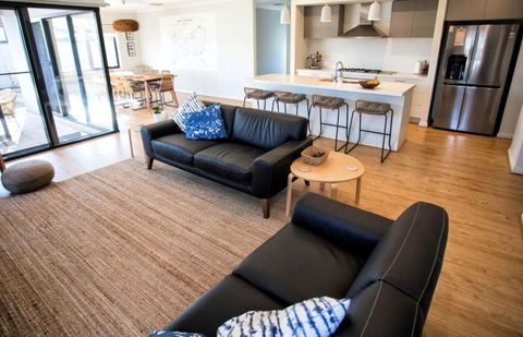 NAUTILUS - Accommodation in Surfers Paradise 0