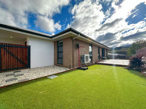 New Kingston Trampoline House - Accommodation in Surfers Paradise 1