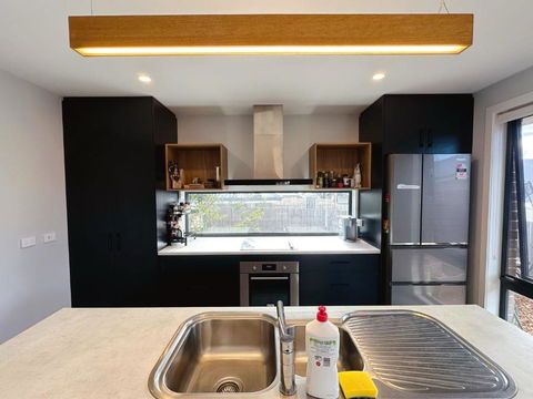 New Kingston Trampoline House - Accommodation in Surfers Paradise 3