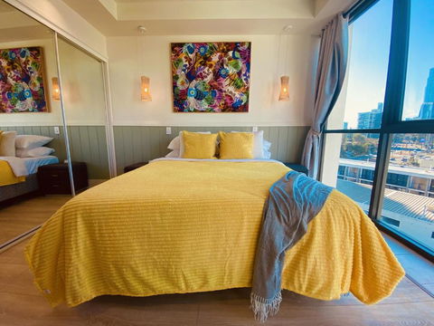New Modern Deco\' Apartment, With View, Pool, Spa And Sauna - Accommodation in Surfers Paradise 2