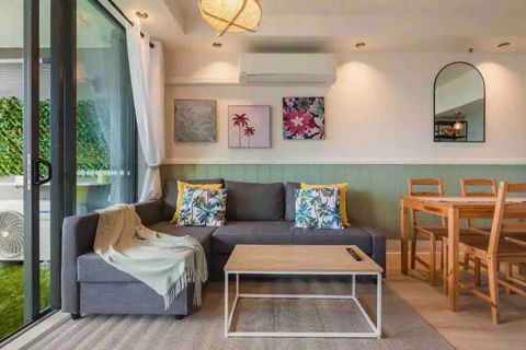 New Modern Deco\' Apartment, With View, Pool, Spa And Sauna - Accommodation in Surfers Paradise 0