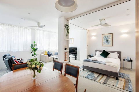 New York Warehouse Style In A Modern Passive House - Accommodation in Surfers Paradise 1