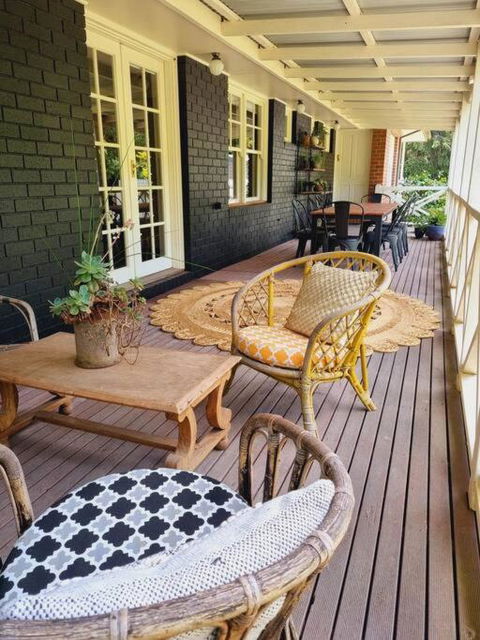 Noonan House, 5 Bedrooms. Hop & Skip To Town - Accommodation in Surfers Paradise 0