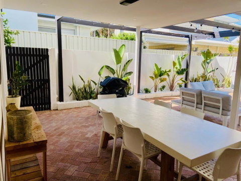 NOR214 - Northstead Coastal Charm - Accommodation in Surfers Paradise 1