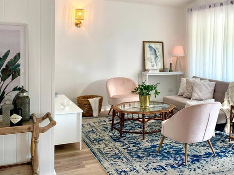 Noraville Hamptons Style Beach House - Accommodation in Surfers Paradise 0