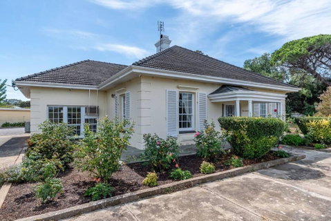 Normanville, Large Historic Three Bedroom Home - Accommodation in Surfers Paradise 0