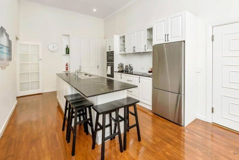 Normanville, Large Historic Three Bedroom Home - Accommodation in Surfers Paradise 2