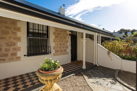 North Adelaide Row Cottage Monte - Accommodation in Surfers Paradise 0