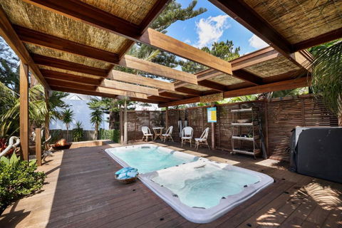Oasis By Beach Stays - Accommodation in Surfers Paradise 2