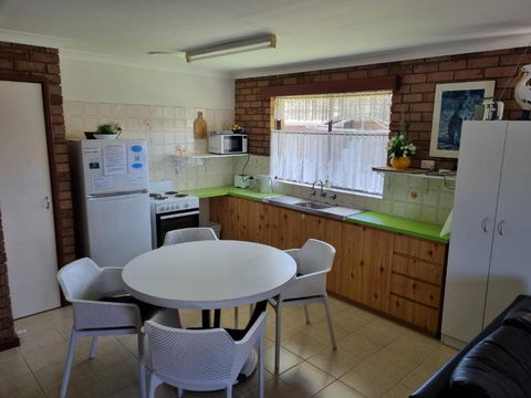Ocean Beach Chalet 16 - Accommodation in Surfers Paradise 1
