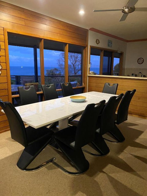Ocean Blue KI. Absolute Ocean Front, Free WiFi - Accommodation in Surfers Paradise 2