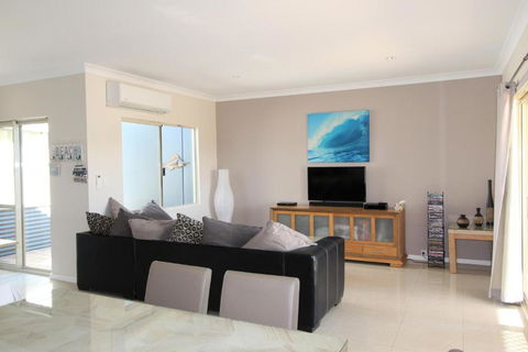 Ocean Breeze - Accommodation in Surfers Paradise 1