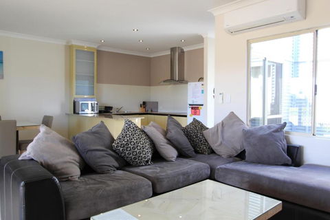 Ocean Breeze - Accommodation in Surfers Paradise 3