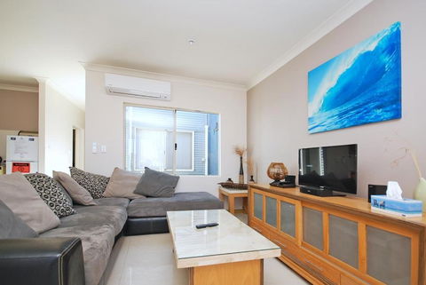 Ocean Breeze - Accommodation in Surfers Paradise 2