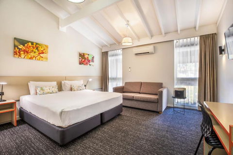 Nightcap At The Ranch Hotel - Accommodation in Surfers Paradise 1