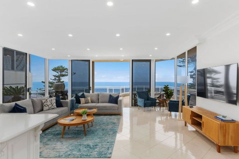 Ocean Vista Escape - A Lofty Beachfront Penthouse - Accommodation in Surfers Paradise 0