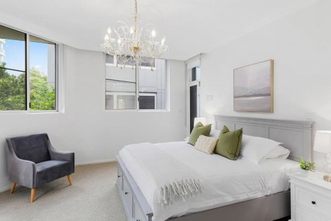 Ocean Vista Escape - A Lofty Beachfront Penthouse - Accommodation in Surfers Paradise 3