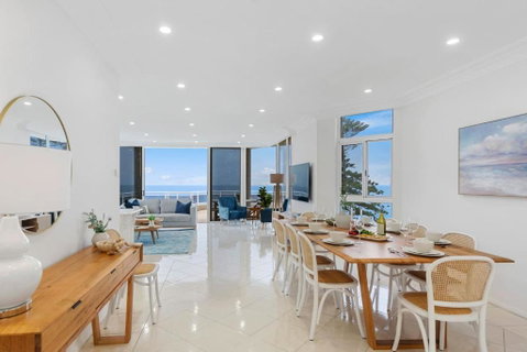 Ocean Vista Escape - A Lofty Beachfront Penthouse - Accommodation in Surfers Paradise 2