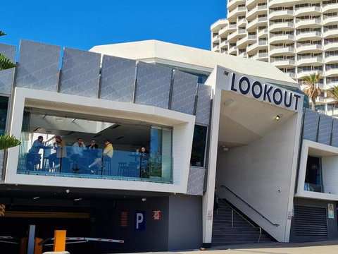 Oceanic Escape 50m To Beach - Accommodation in Surfers Paradise 3
