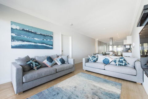 Oceans View - Luxury Apartment With Ocean Views - Accommodation in Surfers Paradise 3