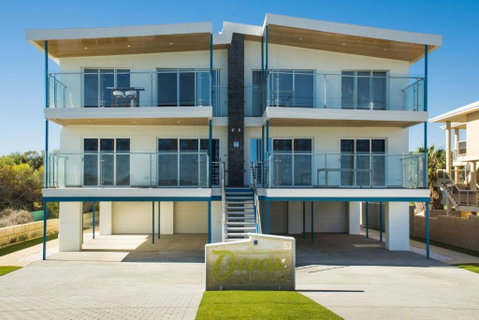 Oceans Waves - Luxury Apartment With Ocean Views - Accommodation in Surfers Paradise 1