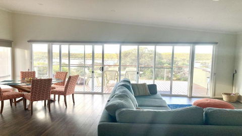 Off The Net - New Listing - Esplanade Property With Views Of The Channel - Accommodation in Surfers Paradise 2