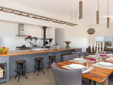 On A Hill - Accommodation in Surfers Paradise 2