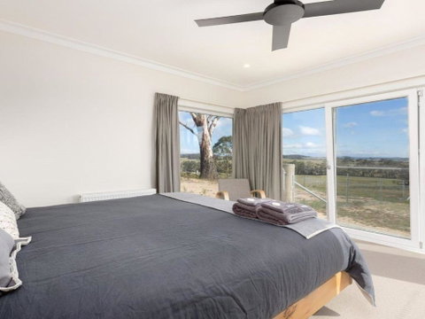On A Hill - Accommodation in Surfers Paradise 3
