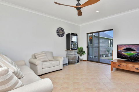 Overflow Downs-Riverside Acreage - Accommodation in Surfers Paradise 3
