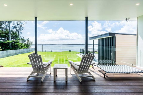 On The Corso - Sun-soaked Serenity With Lake Access - Accommodation in Surfers Paradise 0