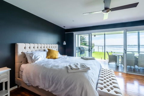 On The Corso - Sun-soaked Serenity With Lake Access - Accommodation in Surfers Paradise 1