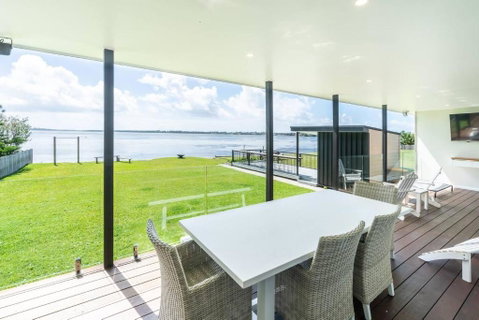 On The Corso - Sun-soaked Serenity With Lake Access - Accommodation in Surfers Paradise 2