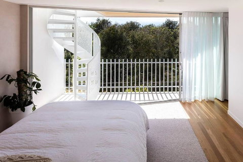 Palm Oasis Beach Villa - Accommodation in Surfers Paradise 0