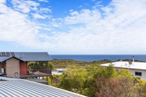 Peaceful And Renovated Original Beach House With Sweeping Views Of Gracetown - Accommodation in Surfers Paradise 1