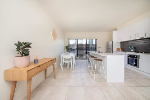 Page Seven By Property Mums - Accommodation in Surfers Paradise 1